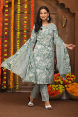 Elegant Green Floral Suit Set in Pure Sanwadi Cotton with Malmal Dupatta C143