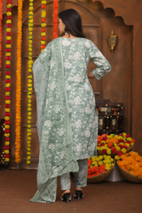 Elegant Green Floral Suit Set in Pure Sanwadi Cotton with Malmal Dupatta C143